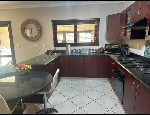 3 BEDROOM TOWNHOUSE FOR SALE IN GLENVISTA